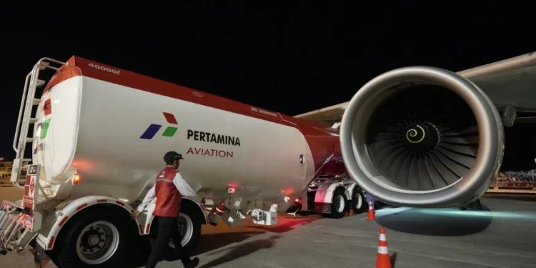 Pertamina Isi 92.901 Liter Avtur ke Pesawat Terbesar di Dunia