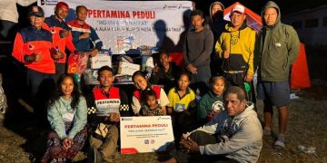Pertamina Salurkan Bantuan Logistik ke Warga Palue NTT