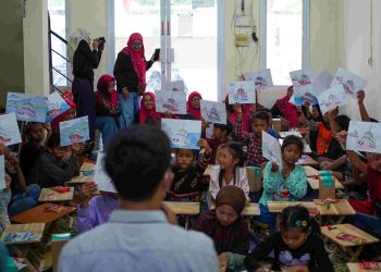 Pelindo Marine Ajak Anak Kenjeran Belajar Lingkungan dan Kapal Tunda