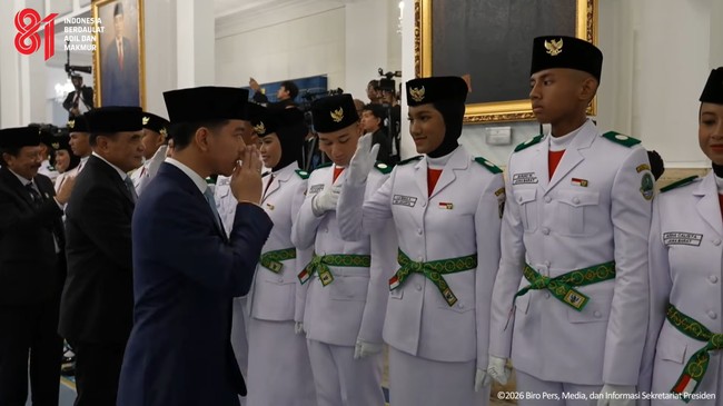 Gibran Kukuhkan 76 Paskibraka Nasional 2026 di Istana Negara