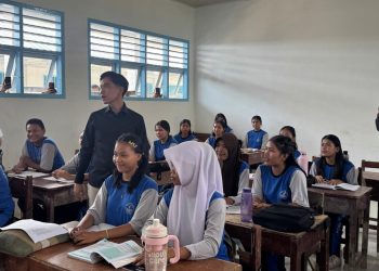 Wapres Gibran ke Sekolah Terdampak Banjir di Sumut, Bantu Laptop dll