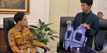 Gibran Apresiasi Karya Mahasiswa Rompi Anti Tantrum