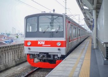 KRL Anjlok Saat Masuk Stasiun Jakarta Kota