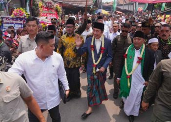 Jokowi Hadiri Acara Khitanan Anak Ustadz Ujang Busthomi