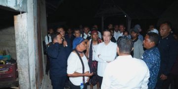 Jokowi Kunjungi Warga Terdampak Gempa di Pulau Palue