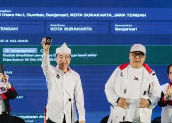 Jokowi: Tunjukkan KTA PSI, Politik Itu Soal Momentum