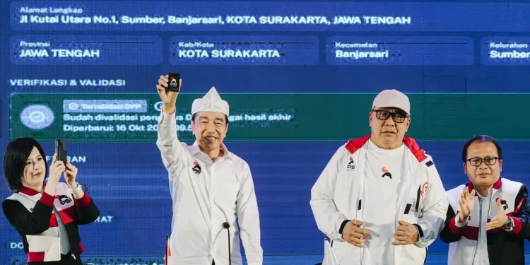 Jokowi: Tunjukkan KTA PSI, Politik Itu Soal Momentum