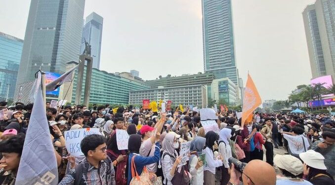 Mahasiswa UI dan Warga Padati Bundaran Hl