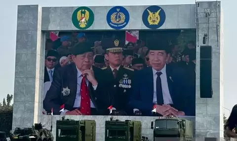 Jokowi dan SBY Duduk Berdampingan pada HUT Ke-81 TNI