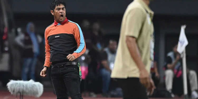 Semen Padang FC Copot Nil Maizar dari Kursi Pelatih