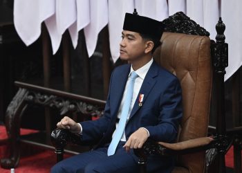Gibran Tidak Naik Kelas di SMP Lalu Pindah ke Singapura itu Hoaks