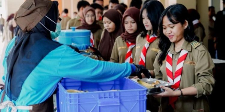 BGN Uji MBG Prasmanan Ala Sekolah di Jepang