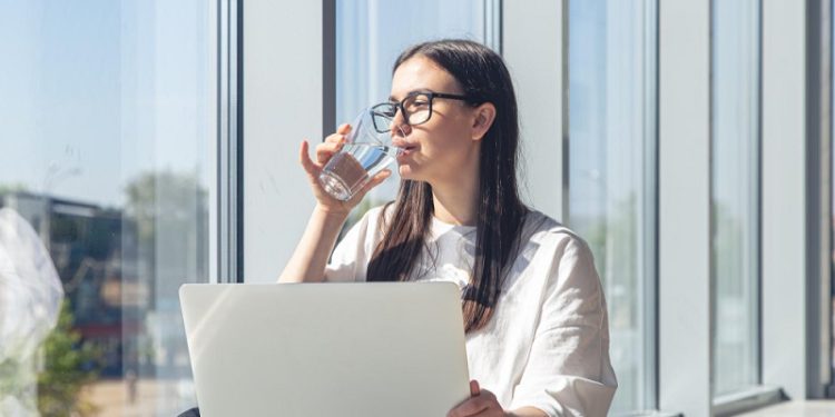 Rajin Minum Air Putih Kok Bisa Batu Ginja?