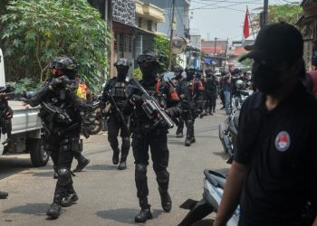 Tim Gabungan Gerebek Dua Sarang Narkoba di Jakbar, 24 Orang Diamankan