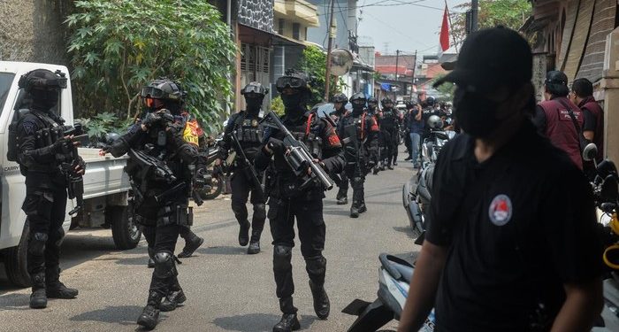 Tim Gabungan Gerebek Dua Sarang Narkoba di Jakbar, 24 Orang Diamankan