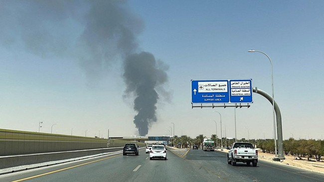 Pesawat Terbakar Kena Roket Houthi, Bandara Saudi Setop Penerbangan